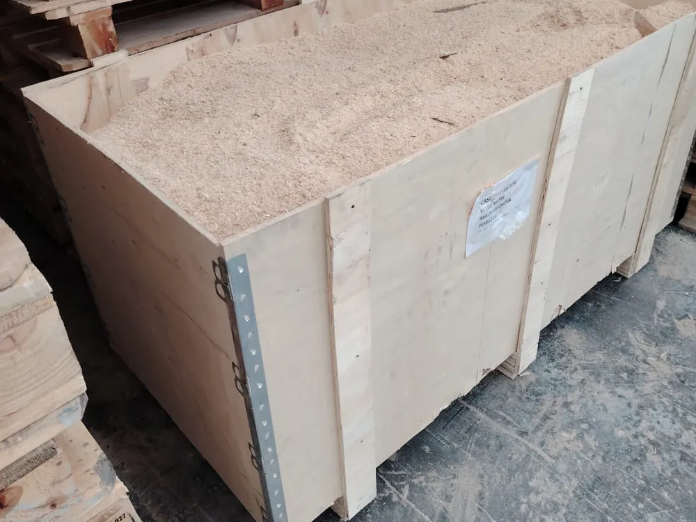 Huacal de madera cerrado fabricado por DM Tarimas en Escobedo